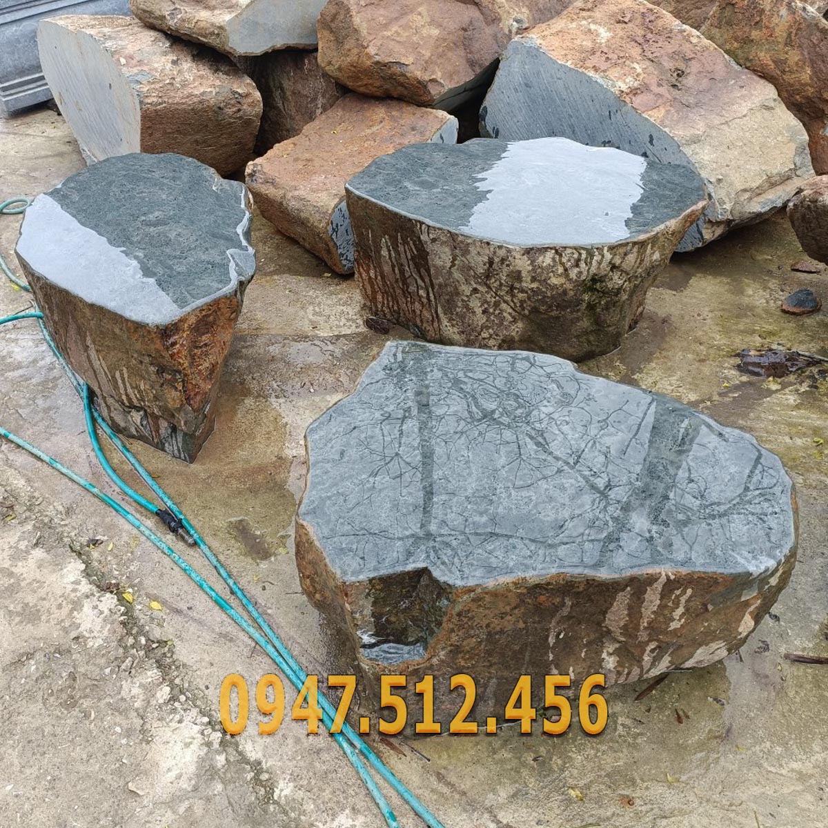Bàn ghế đá tự nhiên, chất liệu đá cuội xanh rêu