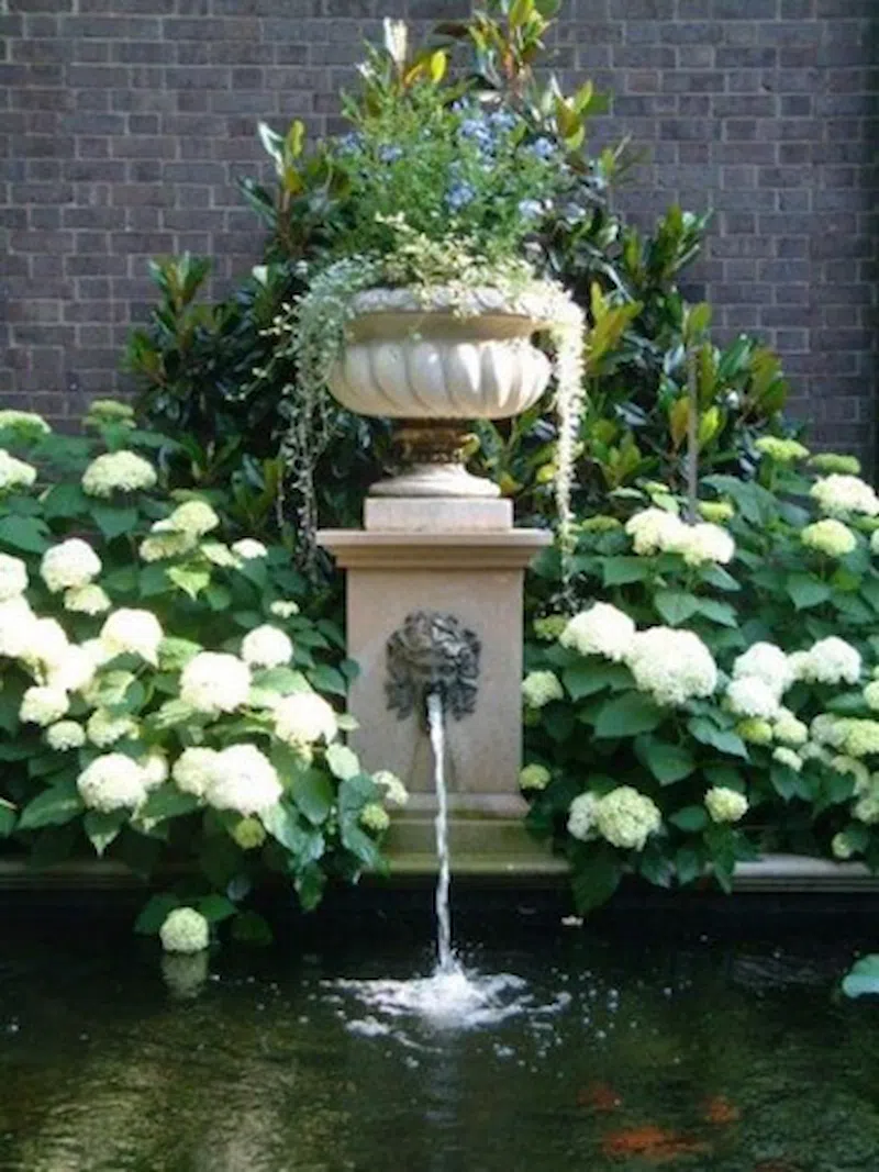 Đài phun nước chậu hoa