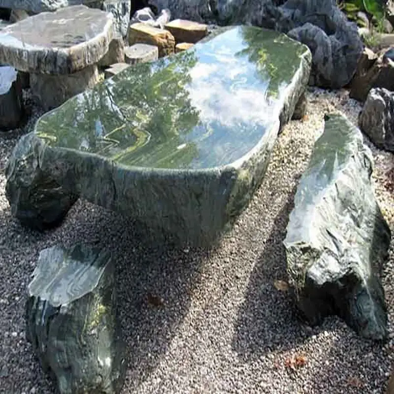 Bàn ghế đá nguyên khối xanh rêu