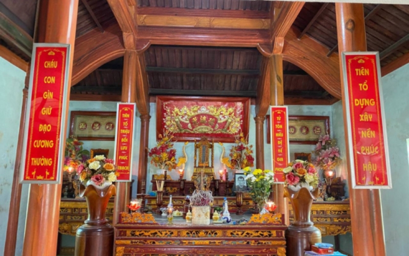 Mẫu câu đối nhà thờ họ Trần chữ Quốc ngữ