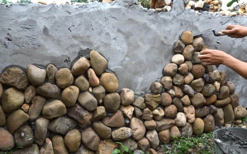 Sắp xếp và cố định đá cuội